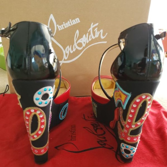 SOLD!! Amazin Christian louboutin - Picture 2 of 6